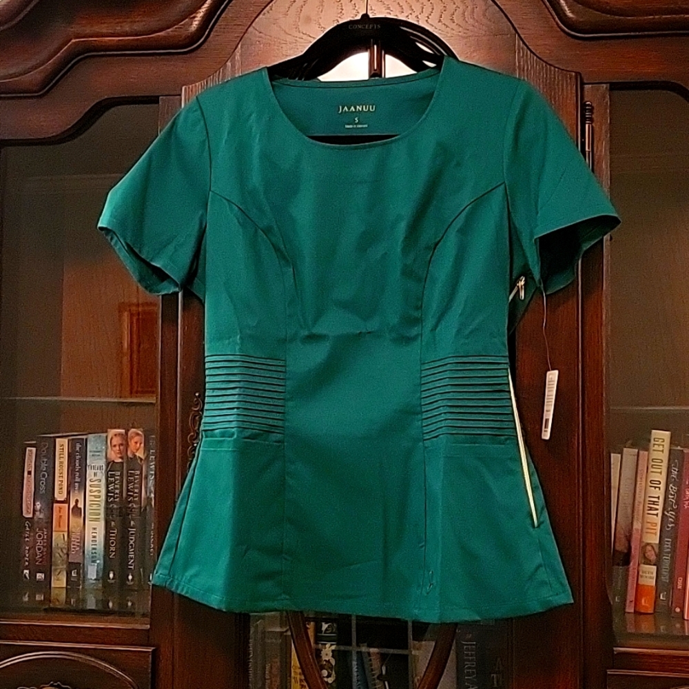 Stunning dark green Jaanuu scrub top